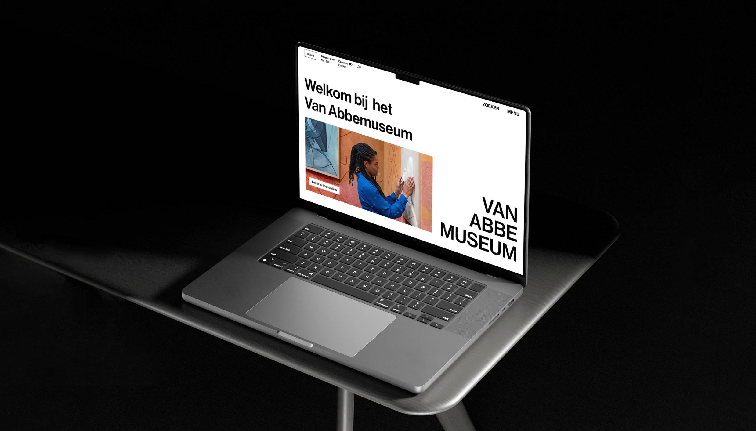 Design Van Abbe Museum at a laptop